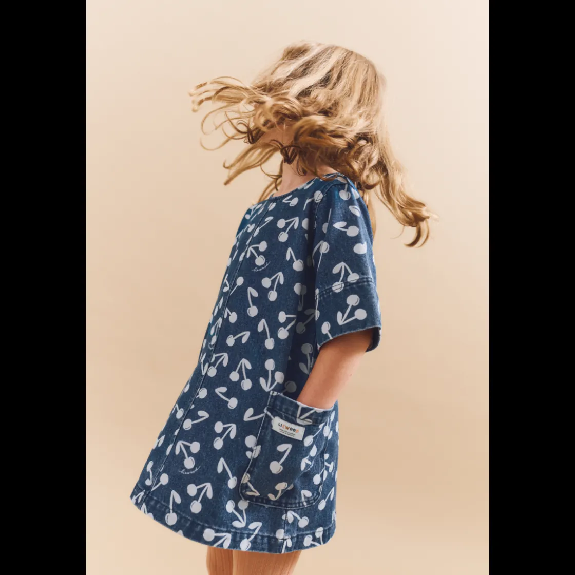 Liewood ANGELICA Bedrucktes Denim-Kleid Cherry blossom / Medium blue denim